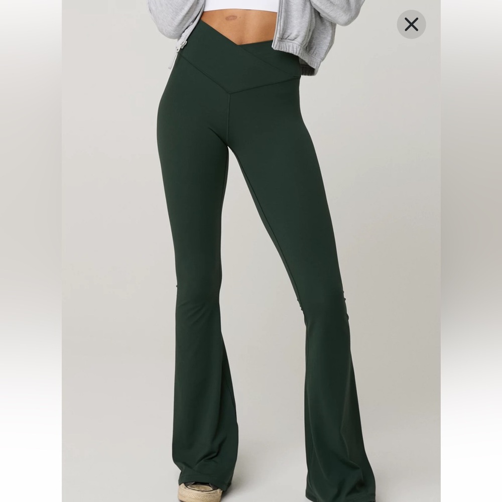 Aerie Offline Real Me Dark Green Flare Leggings - Size Medium.